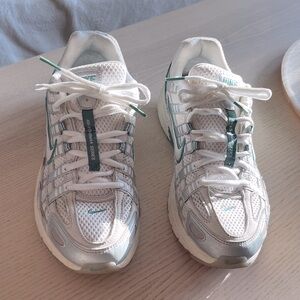 Nike Bowerman Series Sneaker - Size 9